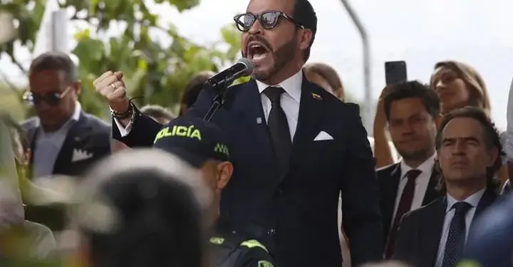 Abelardo de la Espriella asume la presidencia de Colombia en Cali