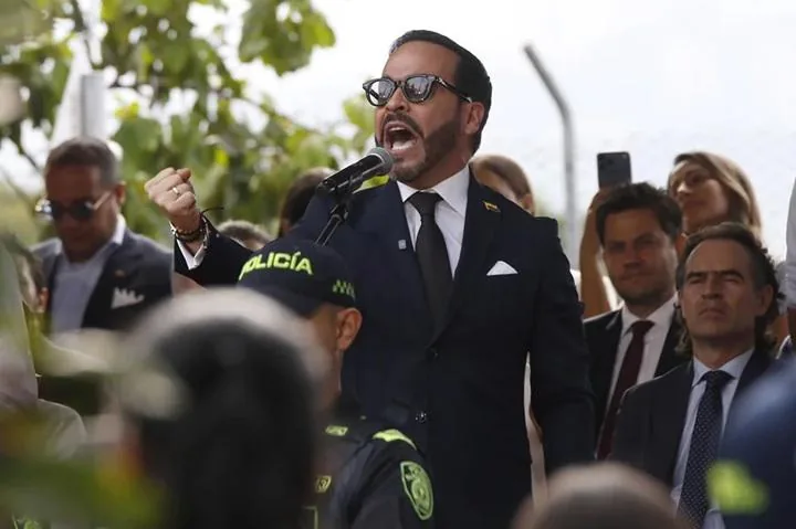 Abelardo de la Espriella asume la presidencia de Colombia en Cali