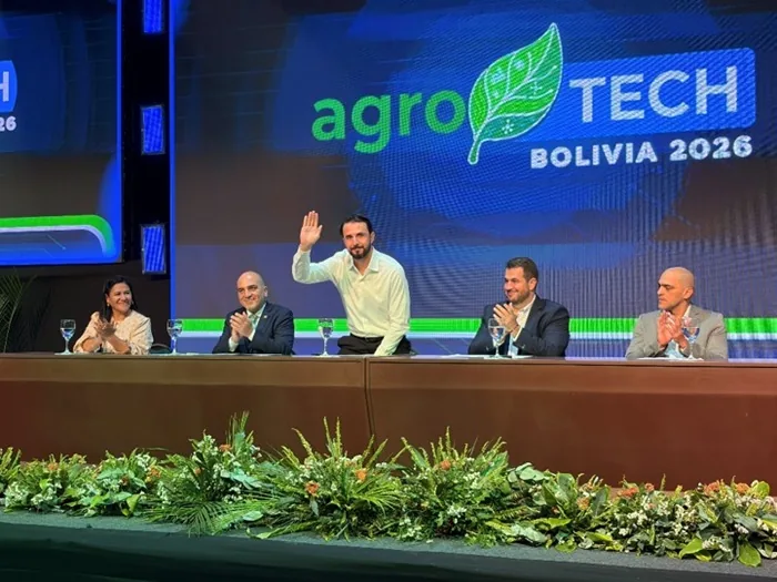 Participantes del AgroTech Bolivia 2026 exploran soluciones tecnológicas para el sector agrícola.