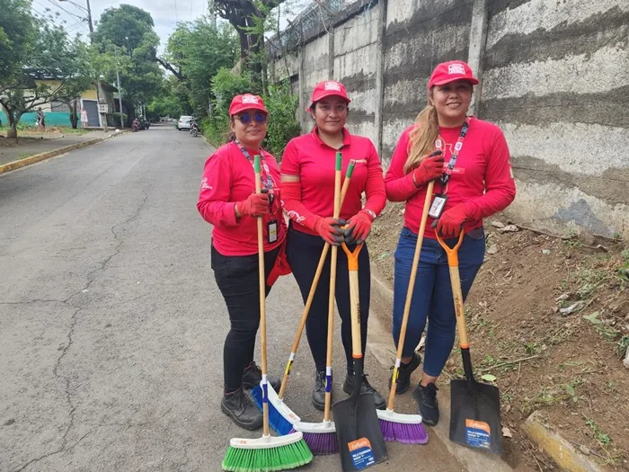 Recolección de residuos y compromiso comunitario de Coca-Cola FEMSA Nicaragua.
