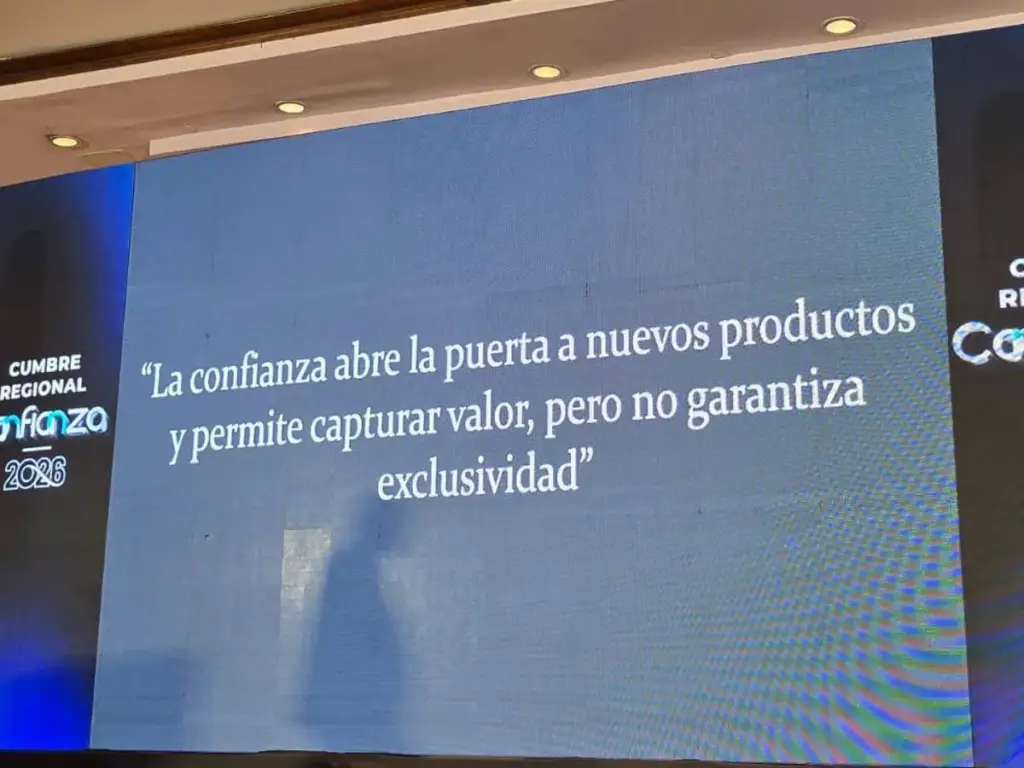 Jorge Canahuati Larach durante su intervención en el evento empresarial