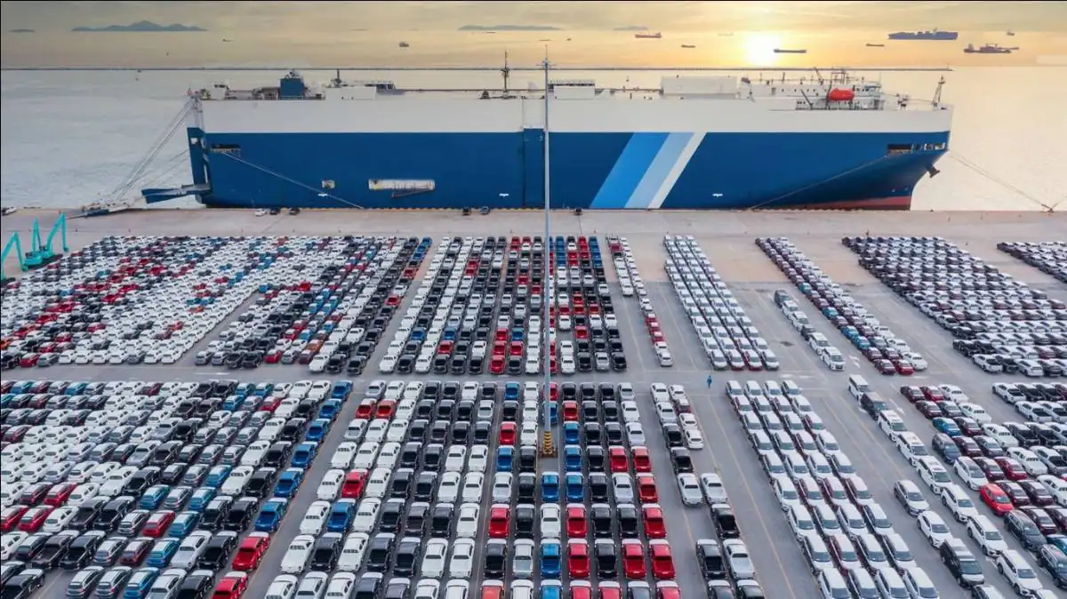 Exportaciones chinas crecieron 17,8 % en julio gracias a chips