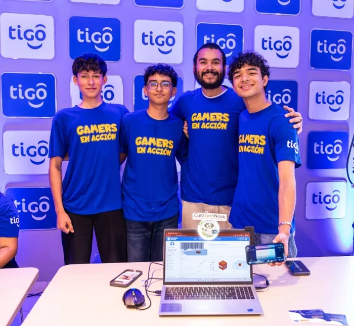 Jóvenes desarrollan proyectos tecnológicos enfocados en resolver problemas de su entorno.