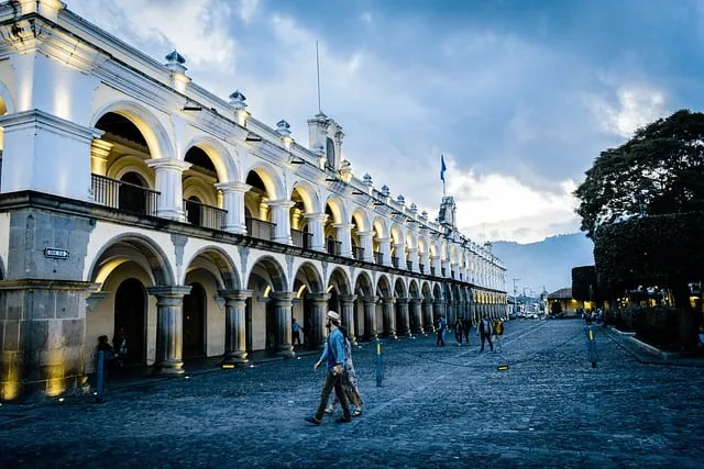 Guatemala amplía déficit comercial pese a mayores exportaciones