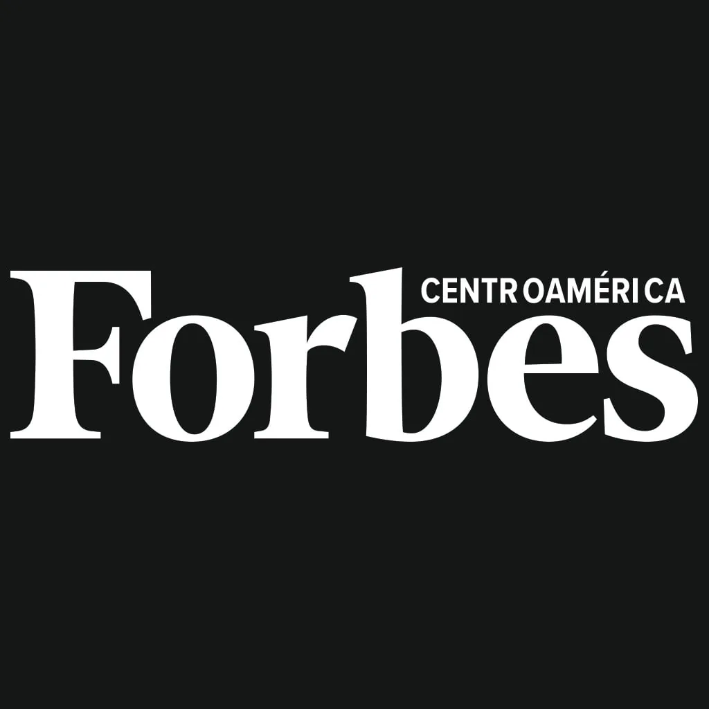 Logotipo oficial de Forbes Centroamérica en color blanco sobre un fondo negro sólido.