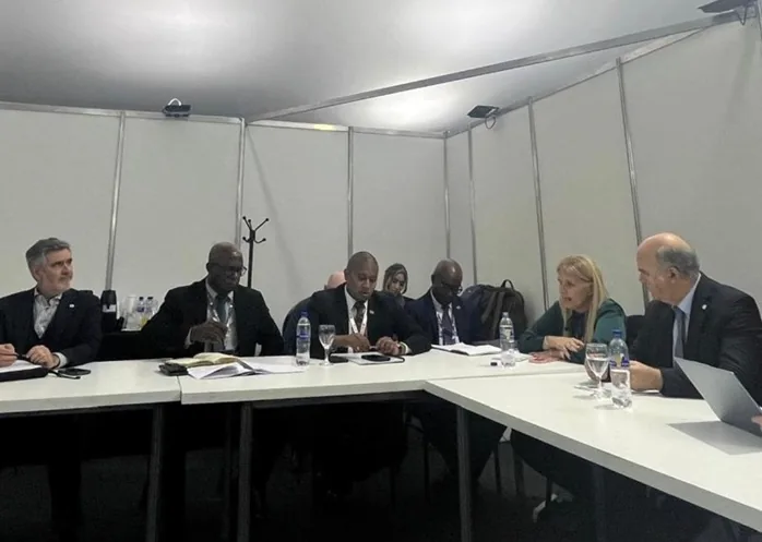 El ministro Floyd Green recorrió el congreso de Aapresid junto a funcionarios argentinos.