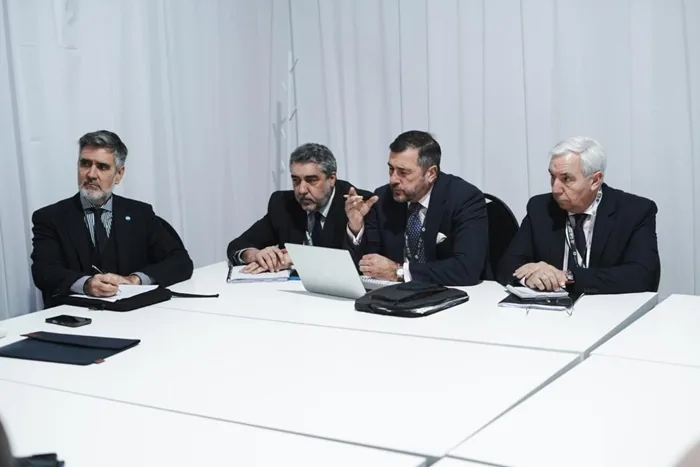 Representantes de Argentina y Jamaica exploran compartir conocimientos en genética y sistemas de cultivo.