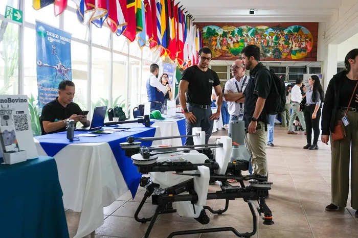 Emprendimientos juveniles integran agricultura, ciencia y datos para mejorar la toma de decisiones.