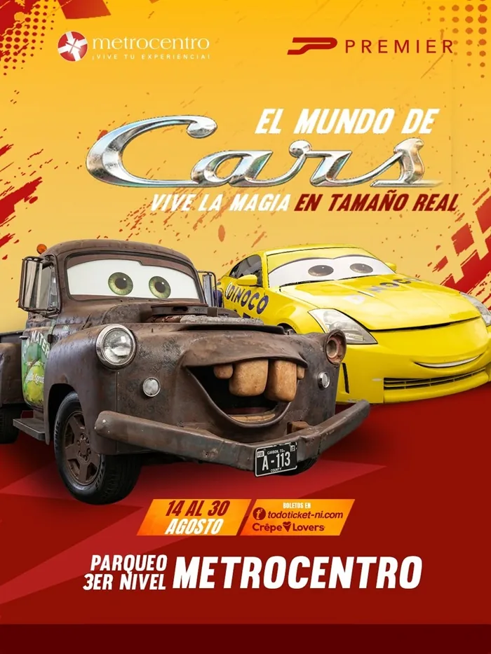 Carteles promocionales del evento El Mundo de Cars en el tercer nivel del parqueo de Metrocentro con fecha del 14 al 30 de agosto.