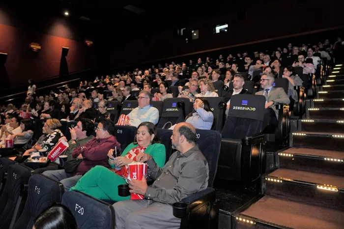 Publico nicaragüense disfrutando de la cartelera cultural en las salas de cine