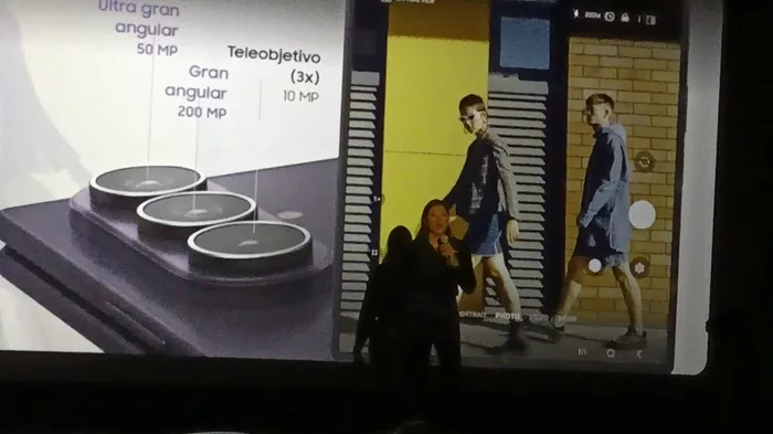 El Galaxy Z Flip8 destaca por su diseño compacto y la renovada FlexWindow.