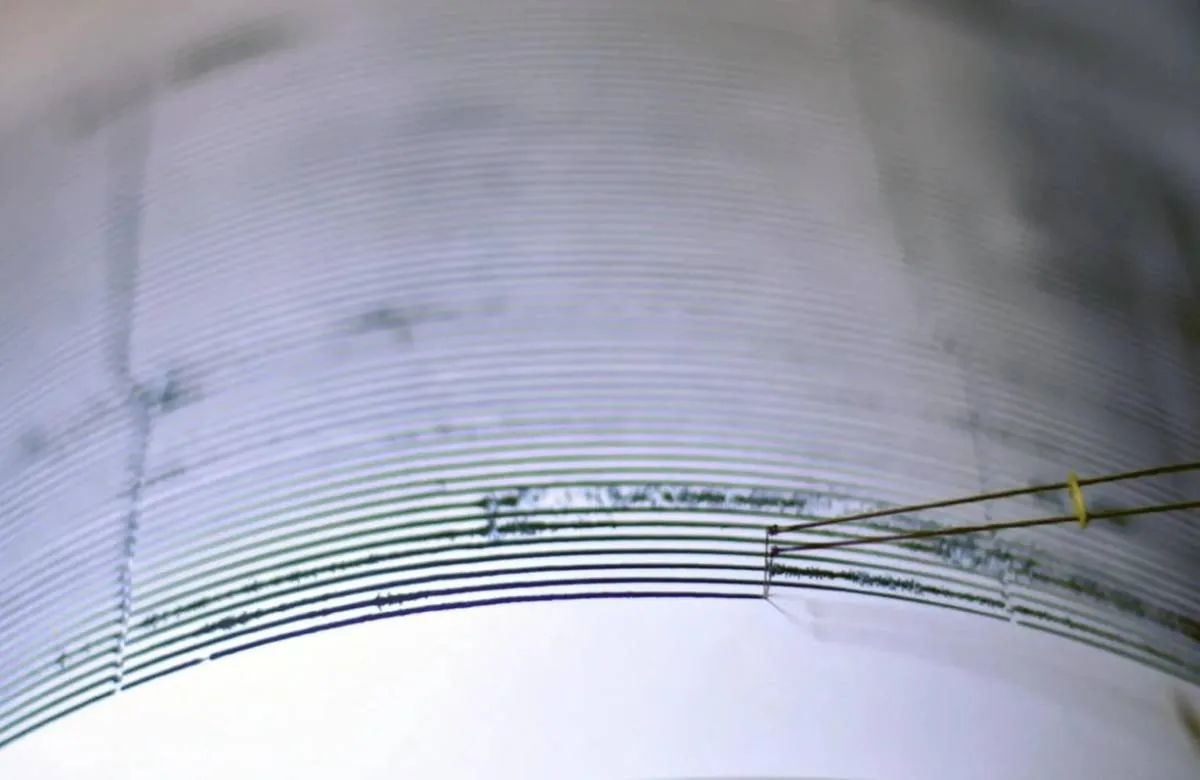 Imagen de un gráfico de datos con líneas horizontales y trazos irregulares en una superficie curva, sugiriendo análisis de tendencias o mediciones.