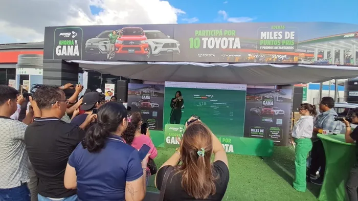 Estación Puma Larreynaga durante el sorteo de la promoción Ahorrá y Ganá