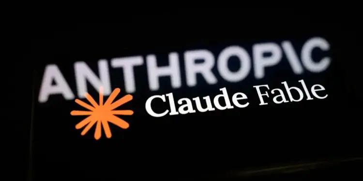 Imagen de primer plano con los textos Anthropic y Claude Fable acompañados de un logotipo naranja sobre fondo negro.