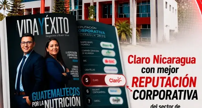 Revista abierta mostrando a profesionales en negocios y un ranking corporativo empresarial con texto sobre reputación corporativa.