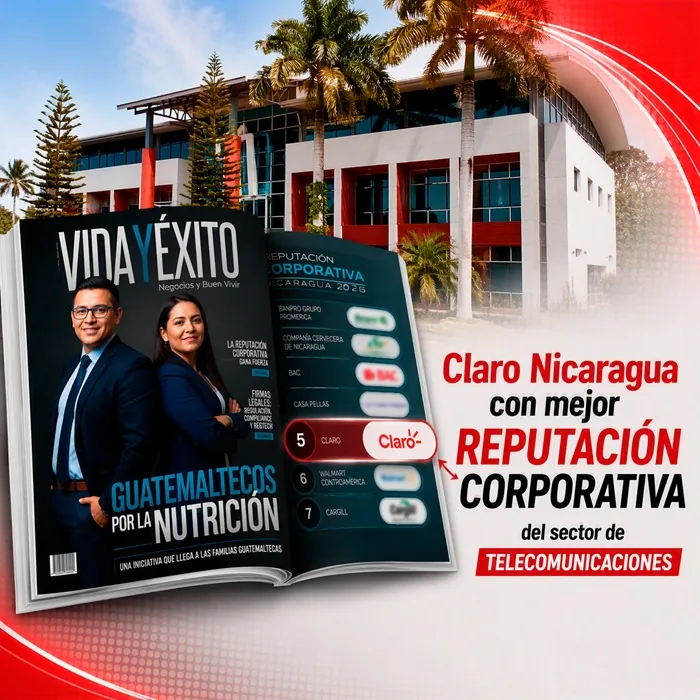 Revista abierta mostrando a profesionales en negocios y un ranking corporativo empresarial con texto sobre reputación corporativa.