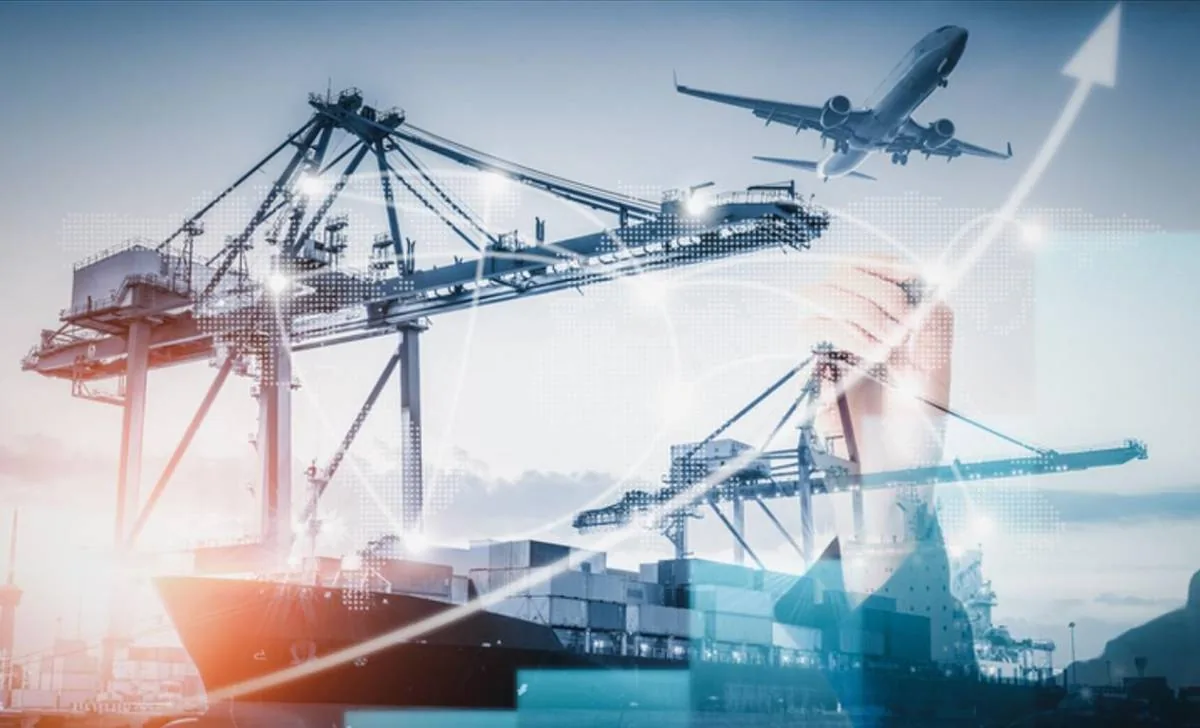 Imagen conceptual de logística global con un barco portacontenedores, grúas de puerto, un avión en vuelo y gráficos de crecimiento financiero superpuestos.