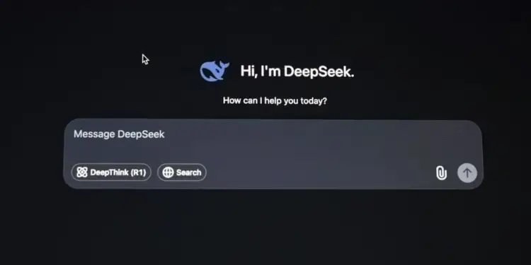 Interfaz digital de DeepSeek con un chatbot de IA, mostrando un campo de mensaje, opciones 'DeepThink' y 'Search', y un logo de ballena.