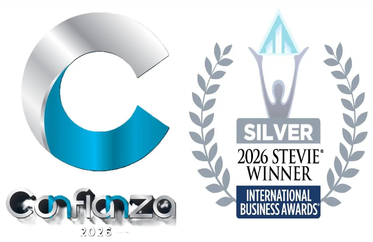 Logotipo corporativo junto al emblema oficial de ganador del premio Stevie de plata de los International Business Awards 2026.