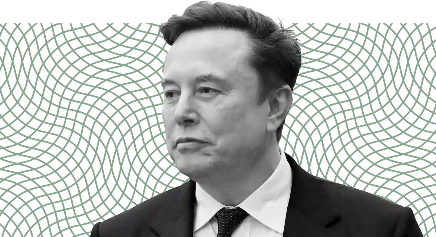 Primer plano en blanco y negro de un empresario con traje y corbata sobre un fondo con patrón geométrico.