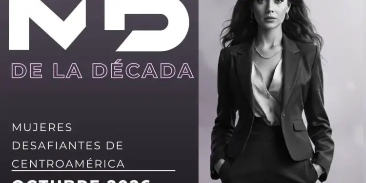 Retrato en blanco y negro de una mujer de negocios con traje formal junto a texto corporativo.