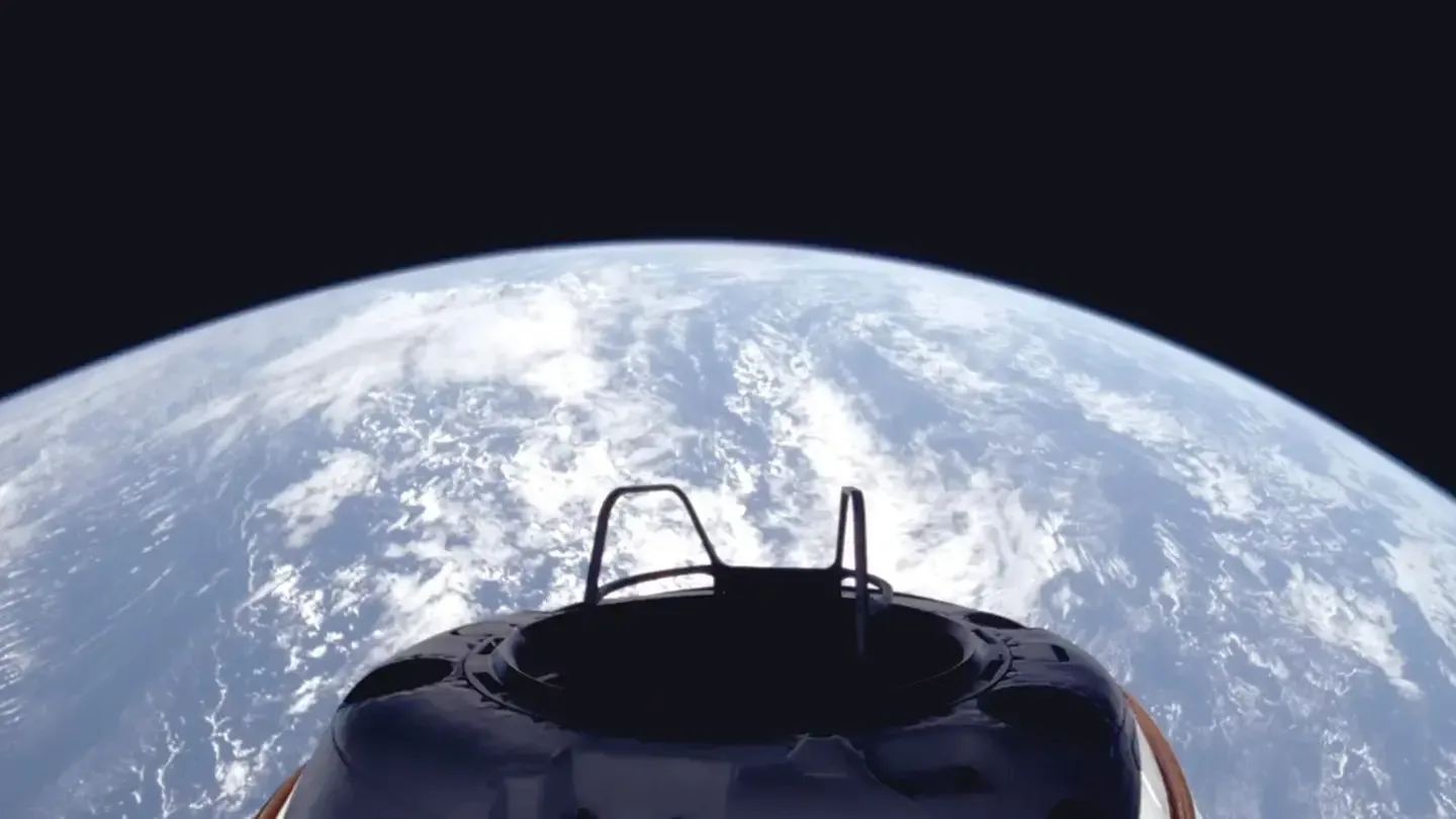 Vista panorámica de la curvatura de la Tierra desde la perspectiva de una nave espacial en órbita.