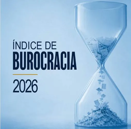 Reloj de arena lleno de papeles y el texto Índice de Burocracia 2026 sobre un fondo azul.