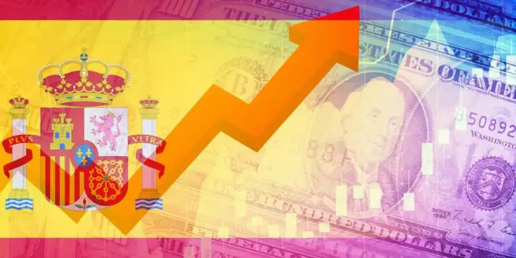 Bandera de España superpuesta con billetes de dólar y una flecha naranja ascendente que indica crecimiento financiero.