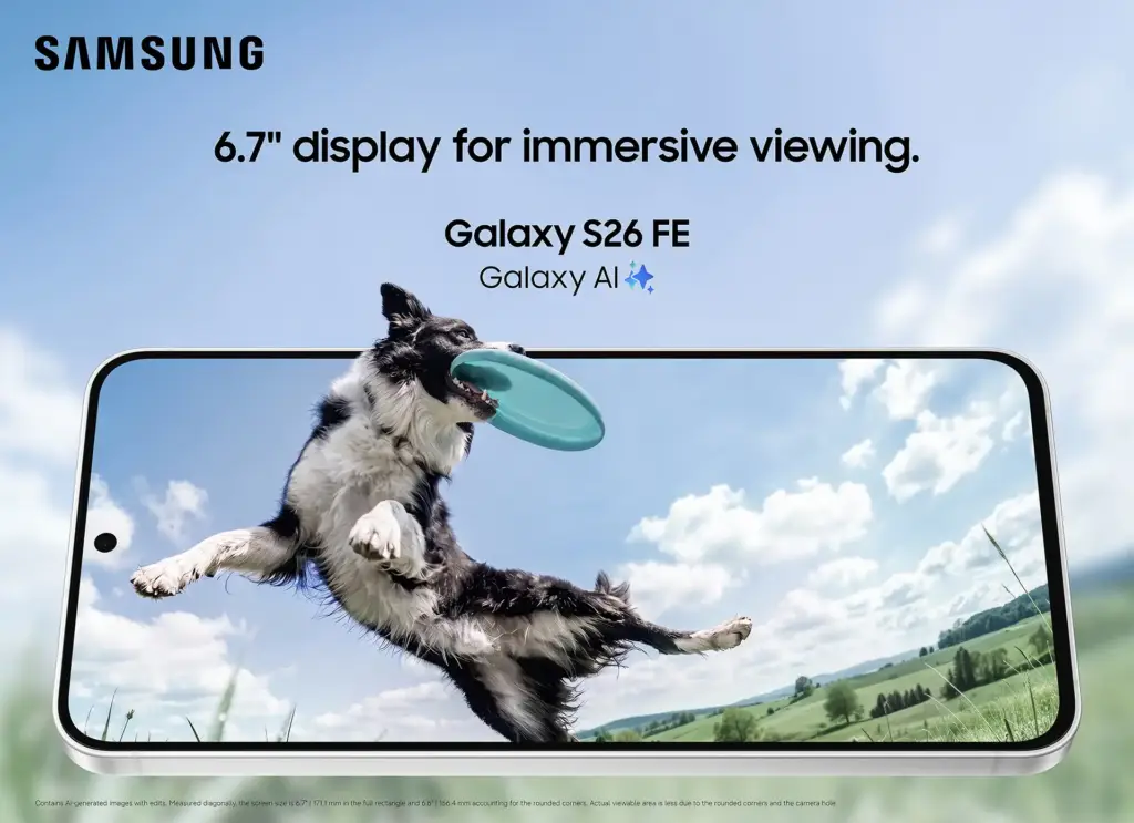 Pantalla del Galaxy S26 FE mostrando un perro que salta para atrapar un disco en un campo verde