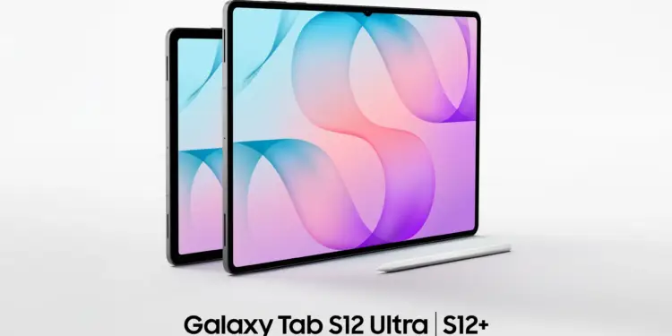 Dos tabletas Samsung Galaxy Tab S12 Ultra y S12+ con pantallas a color sobre un fondo blanco y un lápiz táctil al lado.